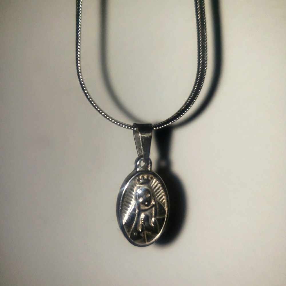 Unisex silver 20" chain with pendant